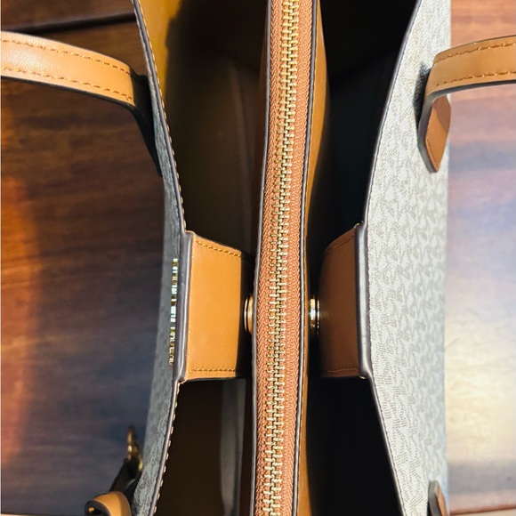 Michael Kors Signature White and Brown Tote - Picture 5 of 9